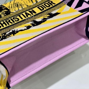 Christian Dior Book Tote Bag 36cm 1286 D-Jungle Zoom Pop Lion Embroidered Canvas Fall/Winter 2022 Collection - Image 7