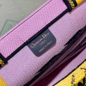 Christian Dior Book Tote Bag 36cm 1286 D-Jungle Zoom Pop Lion Embroidered Canvas Fall/Winter 2022 Collection - Image 9