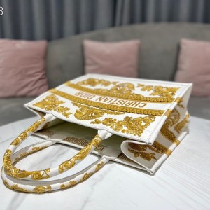 Christian Dior Book Tote Bag 36cm 1286 Maria Grazia Chiuri Embroidered Canvas Fall/Winter 2022 Collection - Image 5