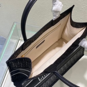 Christian Dior Book Tote Bag 36cm 1286 Oblique Calfskin Leather Embroidered Canvas Fall/Winter 2022 Collection - Image 7