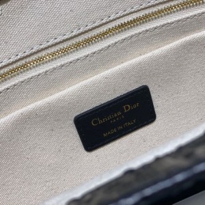 Christian Dior Book Tote Bag 36cm 1286 Oblique Calfskin Leather Embroidered Canvas Fall/Winter 2022 Collection - Image 9