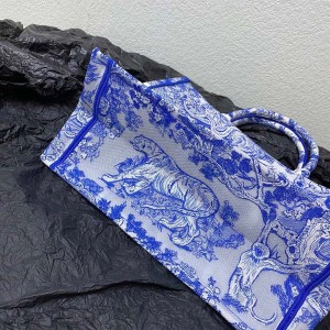 Christian Dior Book Tote Bag 36cm 1286 Reverse Transparent Toile De Jouy Embroidered Canvas Fall/Winter 2022 Collection - Image 5