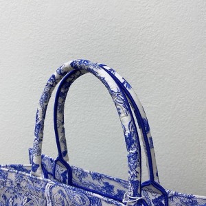 Christian Dior Book Tote Bag 36cm 1286 Reverse Transparent Toile De Jouy Embroidered Canvas Fall/Winter 2022 Collection - Image 7