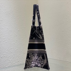 Christian Dior Book Tote Bag 36cm 1286 Toile de Jouy Zodiac Embroidery Canvas Fall/Winter 2022 Collection - Image 4