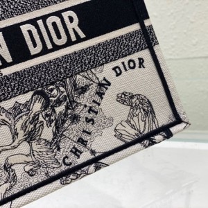 Christian Dior Book Tote Bag 36cm 1286 Toile de Jouy Zodiac Embroidery Canvas Fall/Winter 2022 Collection - Image 5