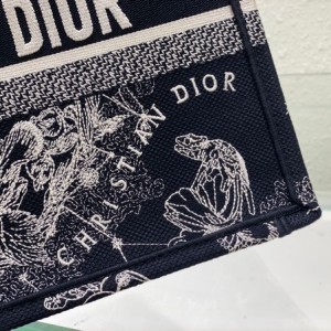 Christian Dior Book Tote Bag 36cm 1286 Toile de Jouy Zodiac Embroidery Canvas Fall/Winter 2022 Collection - Image 6