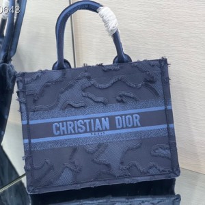 Christian Dior Book Tote Bag 36cm 1296 Camouflage Embroidered Canvas Fall/Winter 2020 Collection - Image 3