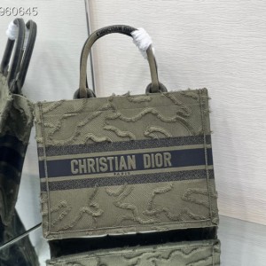 Christian Dior Book Tote Bag 36cm 1296 Camouflage Embroidered Canvas Fall/Winter 2020 Collection - Image 3