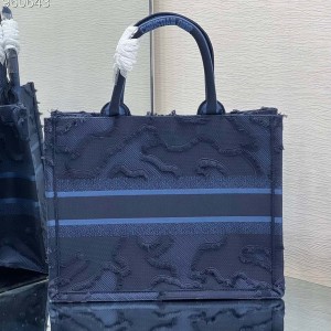 Christian Dior Book Tote Bag 36cm 1296 Camouflage Embroidered Canvas Fall/Winter 2020 Collection - Image 4