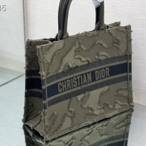 Christian Dior Book Tote Bag 36cm 1296 Camouflage Embroidered Canvas Fall/Winter 2020 Collection - Image 4