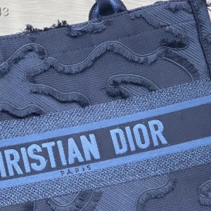Christian Dior Book Tote Bag 36cm 1296 Camouflage Embroidered Canvas Fall/Winter 2020 Collection - Image 5