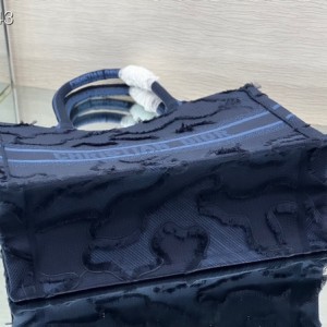 Christian Dior Book Tote Bag 36cm 1296 Camouflage Embroidered Canvas Fall/Winter 2020 Collection - Image 7