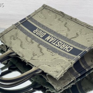 Christian Dior Book Tote Bag 36cm 1296 Camouflage Embroidered Canvas Fall/Winter 2020 Collection - Image 7