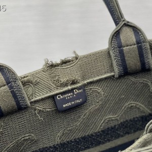 Christian Dior Book Tote Bag 36cm 1296 Camouflage Embroidered Canvas Fall/Winter 2020 Collection - Image 8