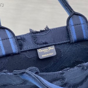 Christian Dior Book Tote Bag 36cm 1296 Camouflage Embroidered Canvas Fall/Winter 2020 Collection - Image 9