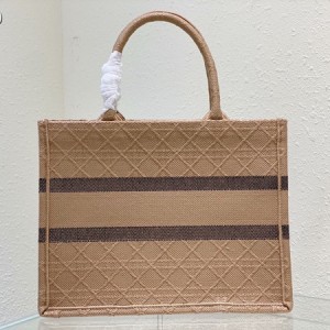 Christian Dior Book Tote Bag 36cm 1296 Cannage Raffia Embroidered Canvas Fall/Winter 2022 Collection - Image 3