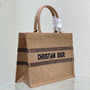 Christian Dior Book Tote Bag 36cm 1296 Cannage Raffia Embroidered Canvas Fall/Winter 2022 Collection - Image 4