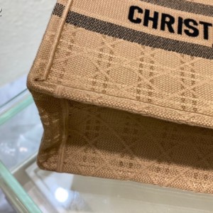 Christian Dior Book Tote Bag 36cm 1296 Cannage Raffia Embroidered Canvas Fall/Winter 2022 Collection - Image 6