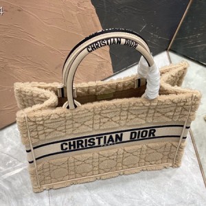 Christian Dior Book Tote Bag 36cm 1296 Cannage Shearling Embroidered Canvas Fall/Winter 2022 Collection - Image 3