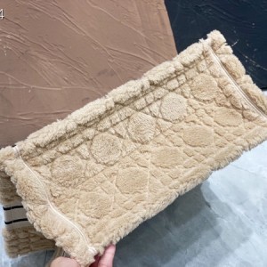 Christian Dior Book Tote Bag 36cm 1296 Cannage Shearling Embroidered Canvas Fall/Winter 2022 Collection - Image 7