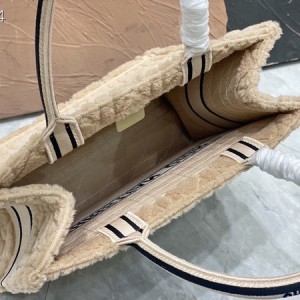 Christian Dior Book Tote Bag 36cm 1296 Cannage Shearling Embroidered Canvas Fall/Winter 2022 Collection - Image 8