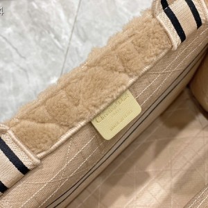 Christian Dior Book Tote Bag 36cm 1296 Cannage Shearling Embroidered Canvas Fall/Winter 2022 Collection - Image 9