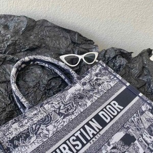 Christian Dior Book Tote Bag 36cm 1296 Chinese New Year Reverse Toile De Jouy Embroidered Canvas Fall/Winter 2022 Collection - Image 4