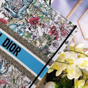 Christian Dior Book Tote Bag 36cm 1296 Constellation Embroidered Canvas Fall/Winter 2022 Collection - Image 4