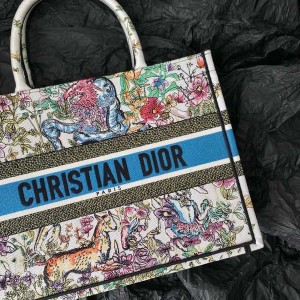 Christian Dior Book Tote Bag 36cm 1296 Constellation Embroidered Canvas Fall/Winter 2022 Collection - Image 4