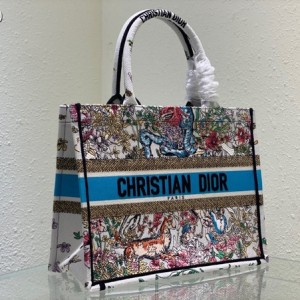 Christian Dior Book Tote Bag 36cm 1296 Constellation Embroidered Canvas Fall/Winter 2022 Collection - Image 4