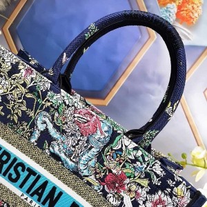 Christian Dior Book Tote Bag 36cm 1296 Constellation Embroidered Canvas Fall/Winter 2022 Collection - Image 4