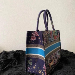 Christian Dior Book Tote Bag 36cm 1296 Constellation Embroidered Canvas Fall/Winter 2022 Collection - Image 4
