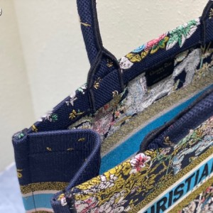 Christian Dior Book Tote Bag 36cm 1296 Constellation Embroidered Canvas Fall/Winter 2022 Collection - Image 7