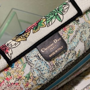 Christian Dior Book Tote Bag 36cm 1296 Constellation Embroidered Canvas Fall/Winter 2022 Collection - Image 9