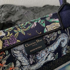 Christian Dior Book Tote Bag 36cm 1296 Constellation Embroidered Canvas Fall/Winter 2022 Collection - Image 9