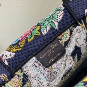 Christian Dior Book Tote Bag 36cm 1296 Constellation Embroidered Canvas Fall/Winter 2022 Collection - Image 9