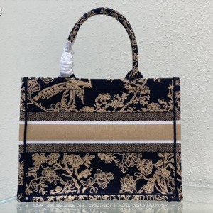 Christian Dior Book Tote Bag 36cm 1296 Cornely-Effect Dior Jardin d'Hiver Embroidered Canvas Fall/Winter 2022 Collection - Image 3