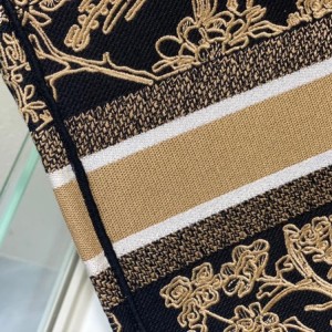 Christian Dior Book Tote Bag 36cm 1296 Cornely-Effect Dior Jardin d'Hiver Embroidered Canvas Fall/Winter 2022 Collection - Image 5