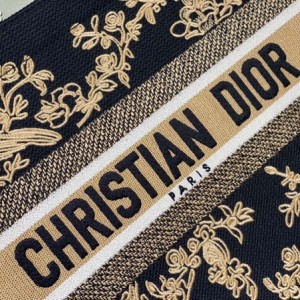 Christian Dior Book Tote Bag 36cm 1296 Cornely-Effect Dior Jardin d'Hiver Embroidered Canvas Fall/Winter 2022 Collection - Image 6