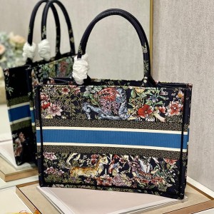 Christian Dior Book Tote Bag 36cm 1296 D-Constellation Zodiac Embroidery Canvas Fall/Winter 2022 Collection - Image 3