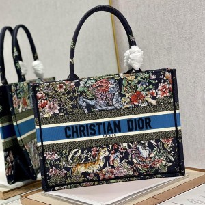 Christian Dior Book Tote Bag 36cm 1296 D-Constellation Zodiac Embroidery Canvas Fall/Winter 2022 Collection - Image 4