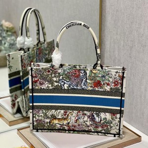 Christian Dior Book Tote Bag 36cm 1296 D-Constellation Zodiac Embroidery Canvas Fall/Winter 2022 Collection - Image 4