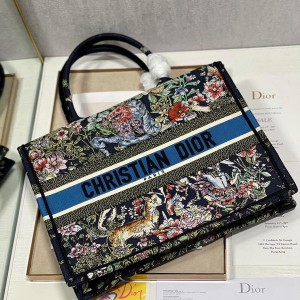 Christian Dior Book Tote Bag 36cm 1296 D-Constellation Zodiac Embroidery Canvas Fall/Winter 2022 Collection - Image 6