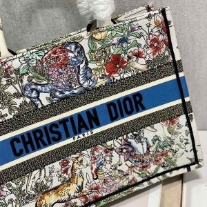 Christian Dior Book Tote Bag 36cm 1296 D-Constellation Zodiac Embroidery Canvas Fall/Winter 2022 Collection - Image 6