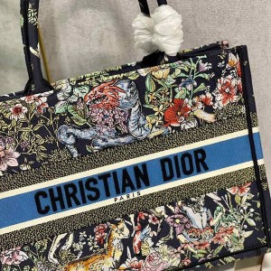 Christian Dior Book Tote Bag 36cm 1296 D-Constellation Zodiac Embroidery Canvas Fall/Winter 2022 Collection - Image 7
