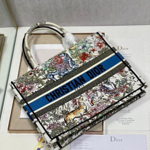 Christian Dior Book Tote Bag 36cm 1296 D-Constellation Zodiac Embroidery Canvas Fall/Winter 2022 Collection - Image 7