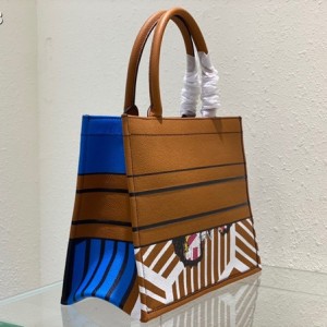 Christian Dior Book Tote Bag 36cm 1296 D-Jungle Zoom Butterfly Grained Calfskin Leather Fall/Winter 2022 Collection - Image 4
