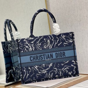 Christian Dior Book Tote Bag 36cm 1296 Dior Roses Embroidered Canvas Fall/Winter 2022 Collection - Image 3