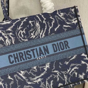Christian Dior Book Tote Bag 36cm 1296 Dior Roses Embroidered Canvas Fall/Winter 2022 Collection - Image 6