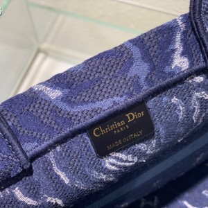 Christian Dior Book Tote Bag 36cm 1296 Dior Roses Embroidered Canvas Fall/Winter 2022 Collection - Image 9